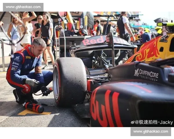极速争锋:F1顶尖车手赛道巅峰对决全记录